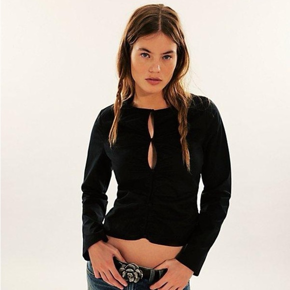 NWOT Free People Kaia Longe Sleeve Black Top Button Front Keyhole Opening - Picture 5 of 6